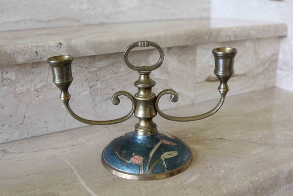 Старинный латунный подсвечник с росписью