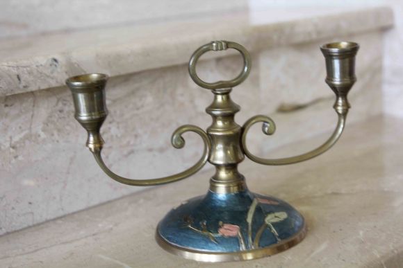 Старинный латунный подсвечник с росписью