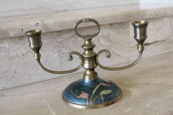 Старинный латунный подсвечник с росписью