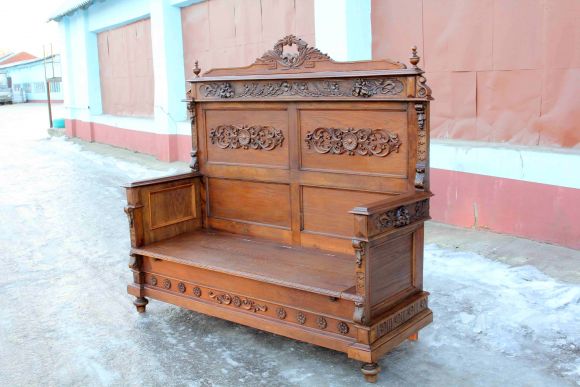 Богатая резьбой дубовая антикварная скамья