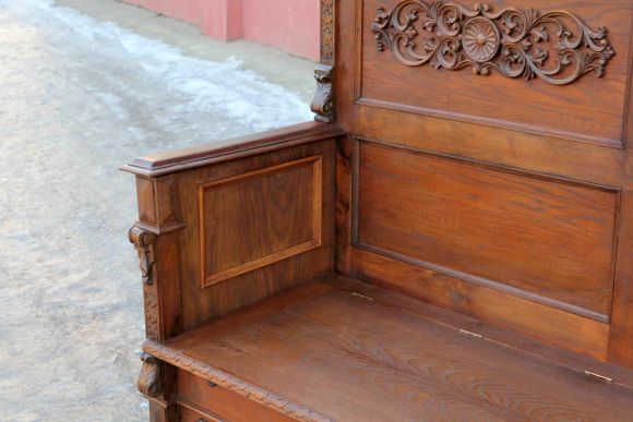 Богатая резьбой дубовая антикварная скамья