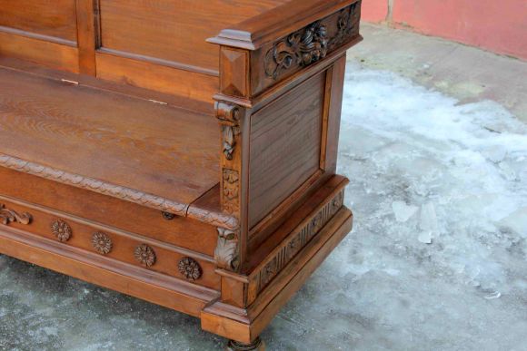 Богатая резьбой дубовая антикварная скамья