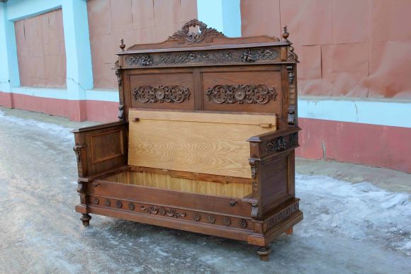 Богатая резьбой дубовая антикварная скамья
