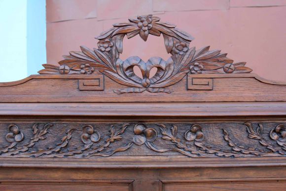 Богатая резьбой дубовая антикварная скамья