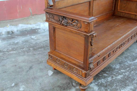Богатая резьбой дубовая антикварная скамья