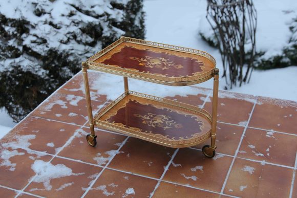 Миниатюрный сервировочный столик маркетри