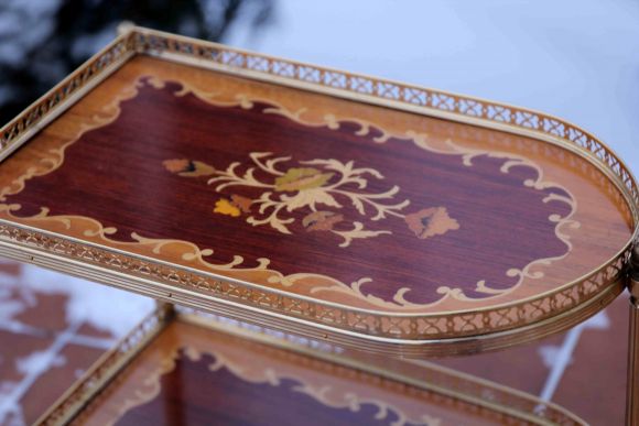 Миниатюрный сервировочный столик маркетри