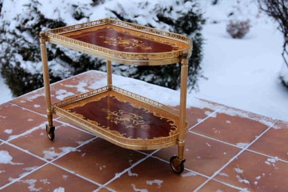 Миниатюрный сервировочный столик маркетри