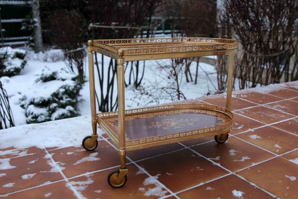 Миниатюрный сервировочный столик маркетри