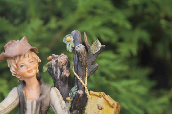 Итальянский фарфоровый беспризорник фирмы Каподимонте.