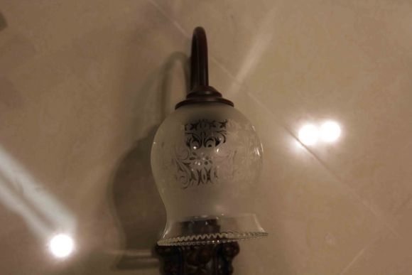 Винтажная  настенная бра с путти