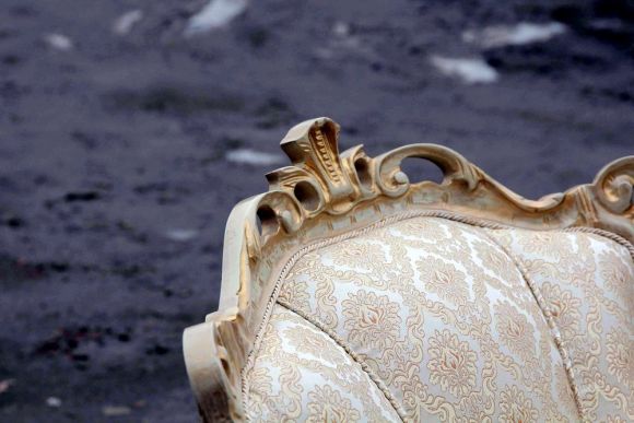 Изысканное старинное бюро и кресло. Европа