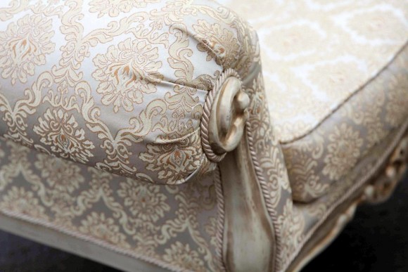 Изысканное старинное бюро и кресло. Европа