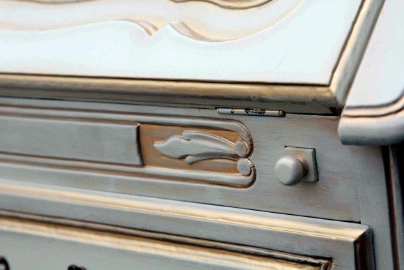 Изысканное старинное бюро и кресло. Европа