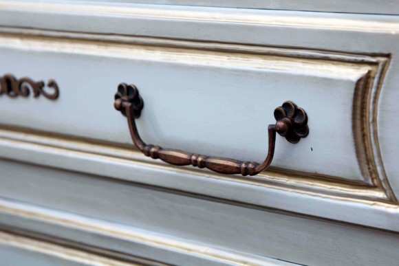 Изысканное старинное бюро и кресло. Европа