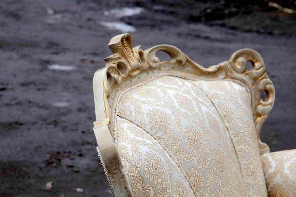 Изысканное старинное бюро и кресло. Европа