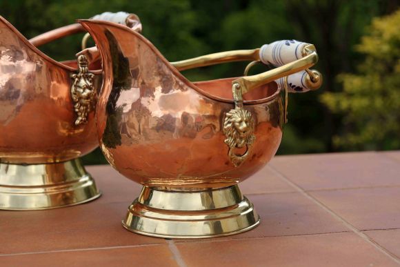 Пара отполированных медных больших зольников. Европа