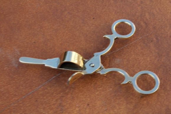 Латунный пламегаситель для свечи