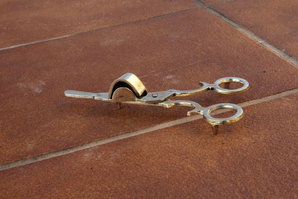 Латунный пламегаситель для свечи