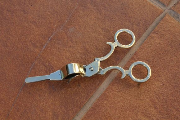 Латунный пламегаситель для свечи