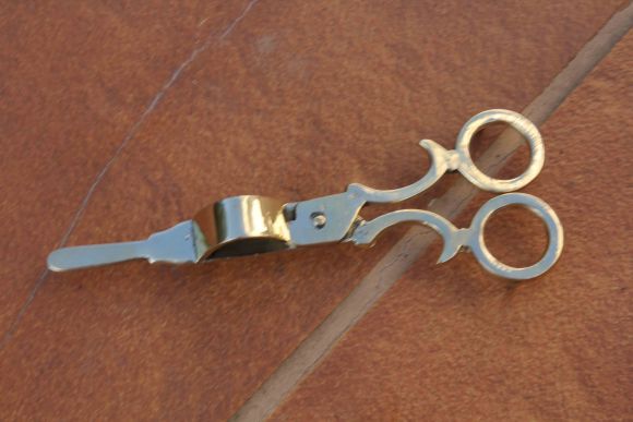 Латунный пламегаситель для свечи