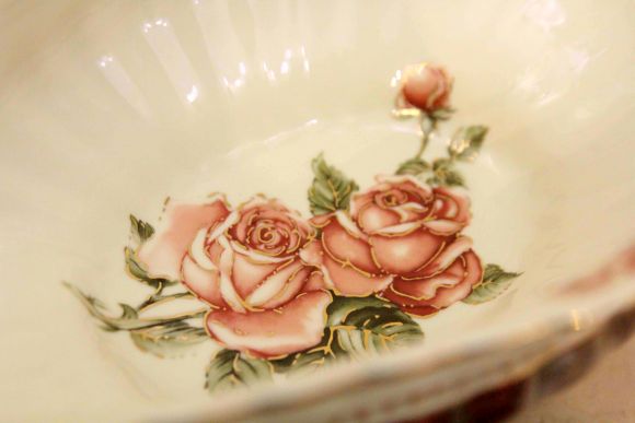 Необыкновенной красоты, антикварная ладья из Лиможского фарфора. Франция.