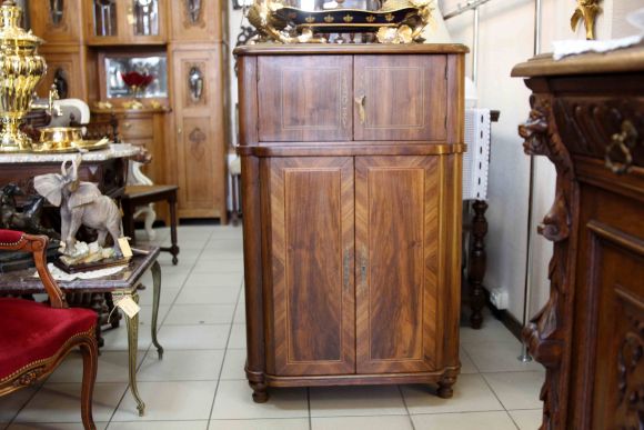 Замечательный винтажный шкаф для вина. Европа. Середина 20 века.