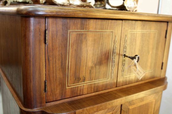 Замечательный винтажный шкаф для вина. Европа. Середина 20 века.