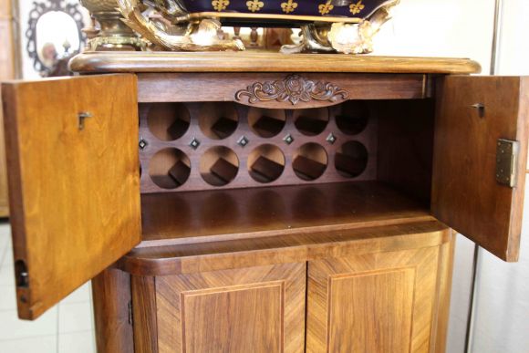 Замечательный винтажный шкаф для вина. Европа. Середина 20 века.