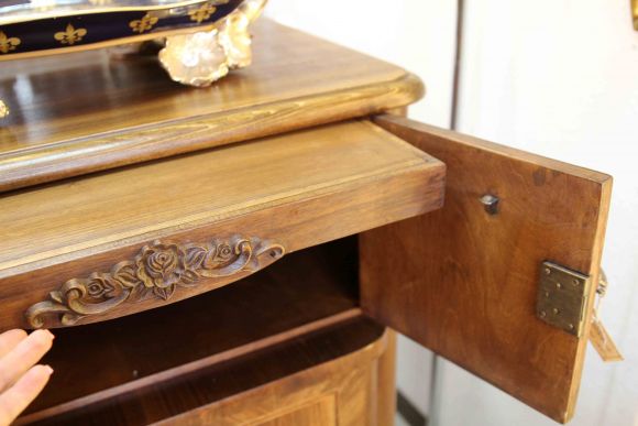 Замечательный винтажный шкаф для вина. Европа. Середина 20 века.