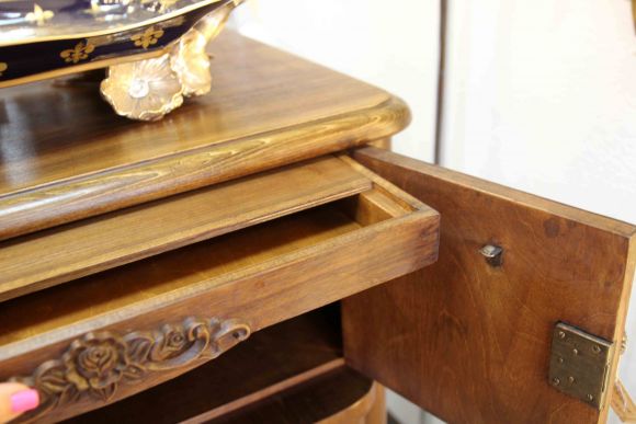 Замечательный винтажный шкаф для вина. Европа. Середина 20 века.