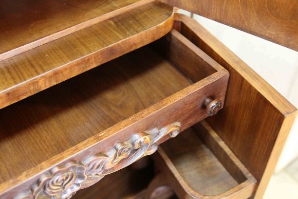 Замечательный винтажный шкаф для вина. Европа. Середина 20 века.