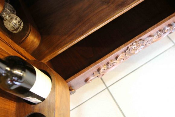 Замечательный винтажный шкаф для вина. Европа. Середина 20 века.