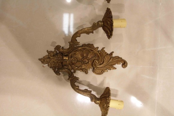 Три одинаковых винтажных бра в патине