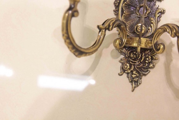 Три одинаковых винтажных бра в патине