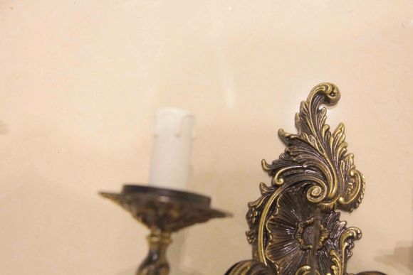 Три одинаковых винтажных бра в патине