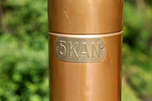 Узкий и высокий медный зольник - также подставка под зонты или ваза для цветов