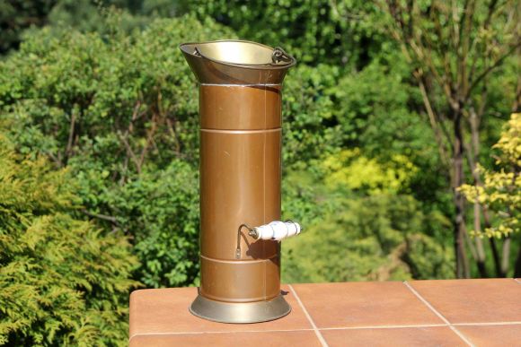 Узкий и высокий медный зольник - также подставка под зонты или ваза для цветов