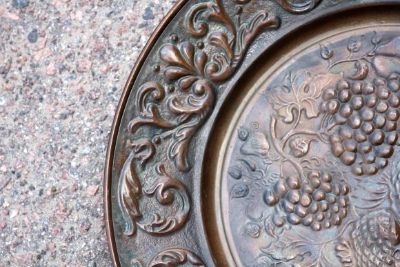 Редкое панно НАТЮРМОРТ выполнено из латуни в патине