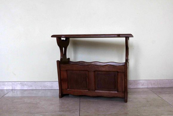 Старинная дубовая газетница с удобной столешницей