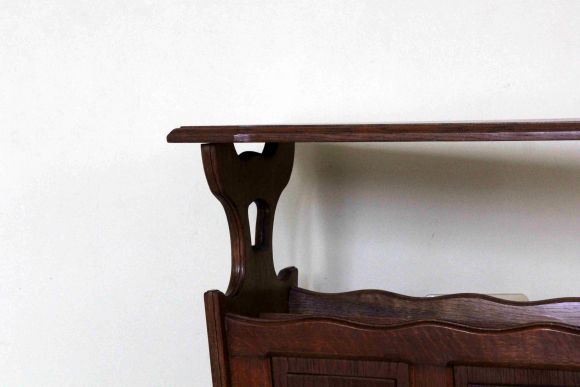 Старинная дубовая газетница с удобной столешницей