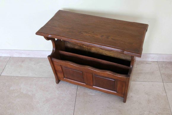 Старинная дубовая газетница с удобной столешницей