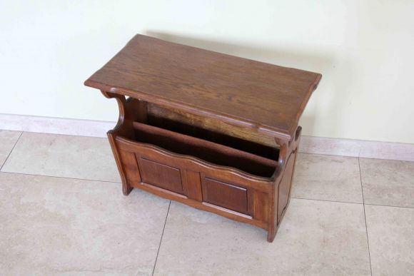 Старинная дубовая газетница с удобной столешницей