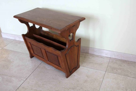 Старинная дубовая газетница с удобной столешницей