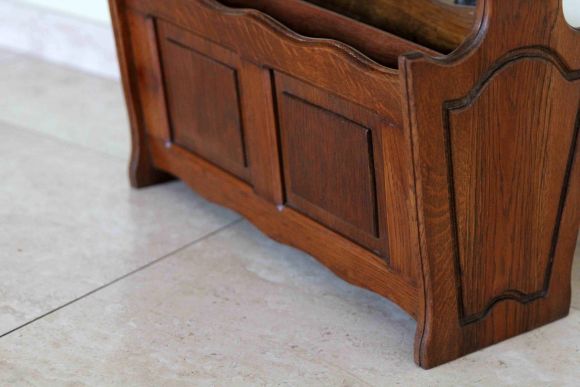 Старинная дубовая газетница с удобной столешницей