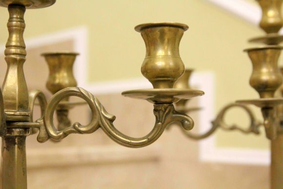 Пара огромных, антикварных подсвечников из латуни на 5 свечей.