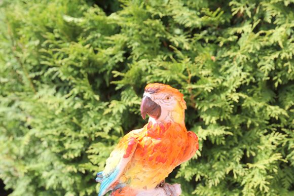 Антикварная статуэтка. Очень красивый и яркий попугай. Италия. Начало 20 века.