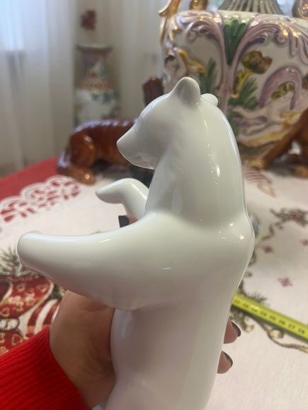 Великолепный фарфоровый белый медведь. Кпм.. Германия.