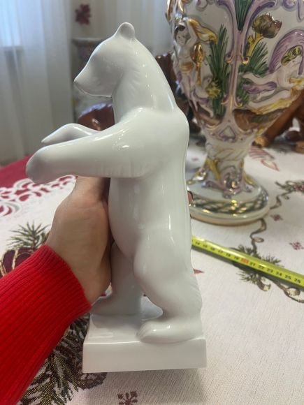 Великолепный фарфоровый белый медведь. Кпм.. Германия.