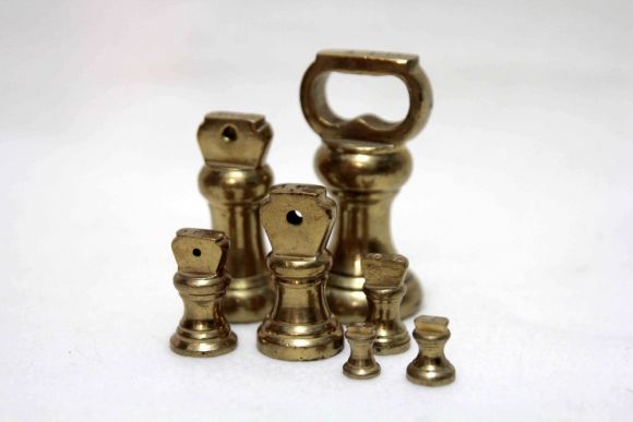Традиционные английские гири 19 век. Латунь, полный набор